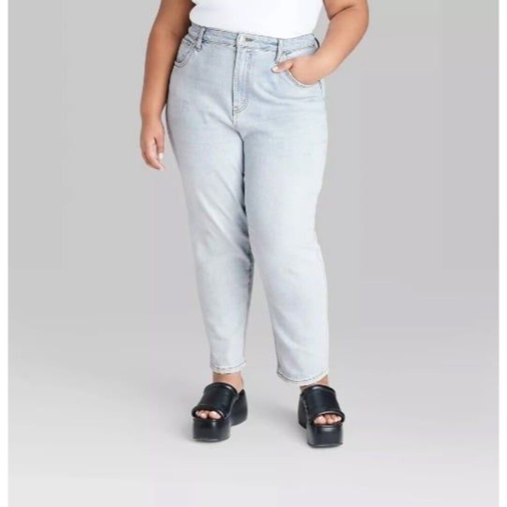 NWT Women's Super-High Rise Tapered Jeans - Wild Fable Light Wash Size 18